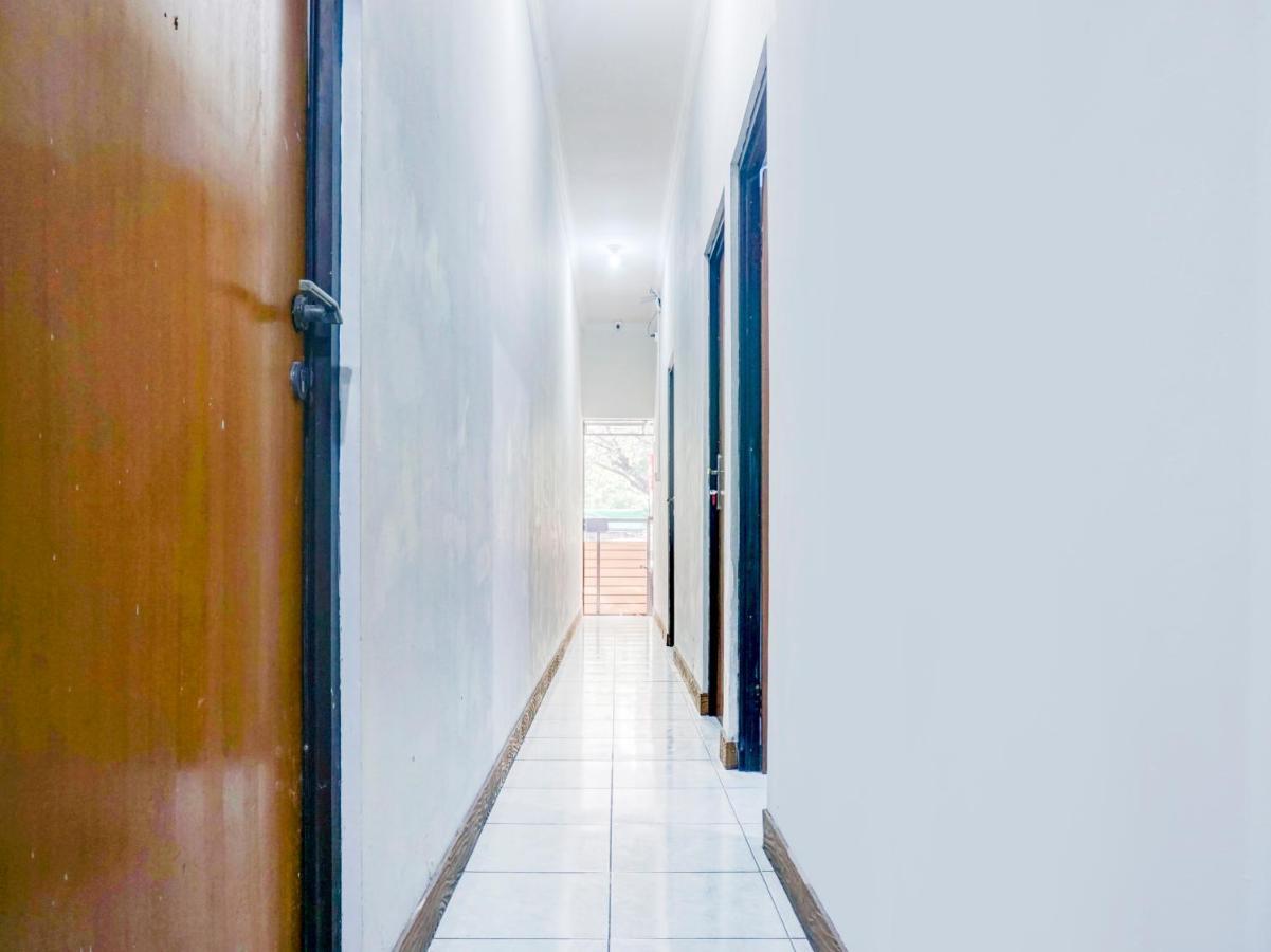 Cosmo Tanjung Duren Mitra Reddoorz Джакарта Екстериор снимка