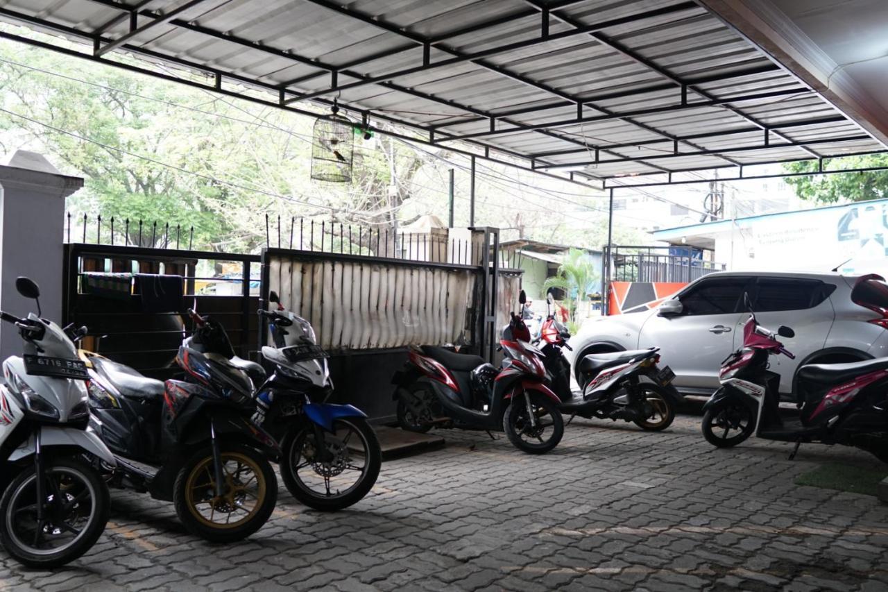 Cosmo Tanjung Duren Mitra Reddoorz Джакарта Екстериор снимка