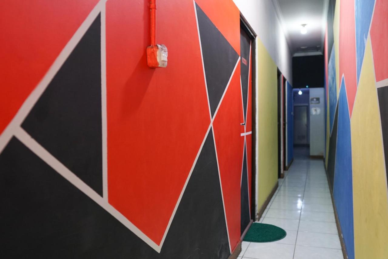 Cosmo Tanjung Duren Mitra Reddoorz Джакарта Екстериор снимка