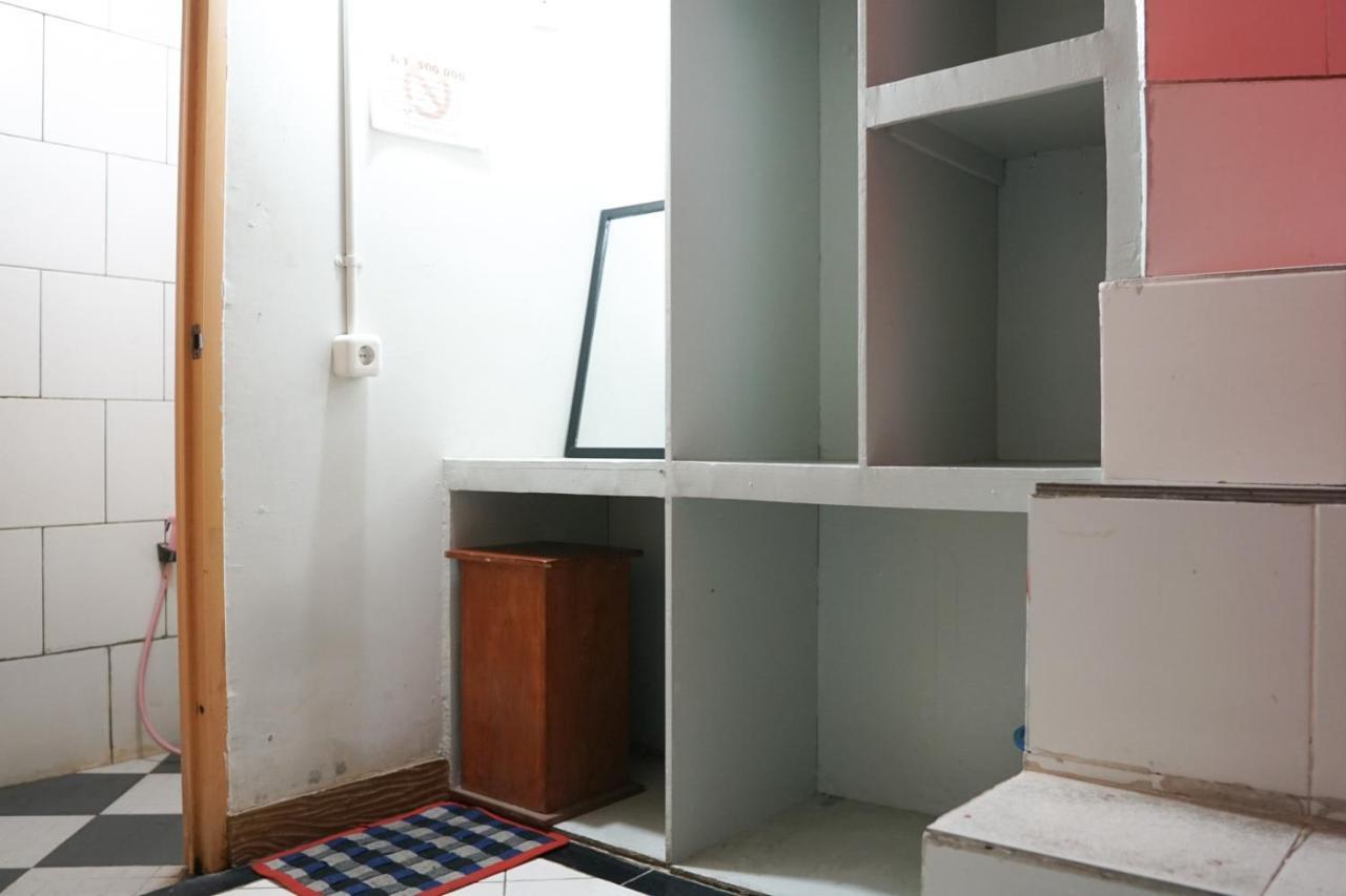 Cosmo Tanjung Duren Mitra Reddoorz Джакарта Екстериор снимка