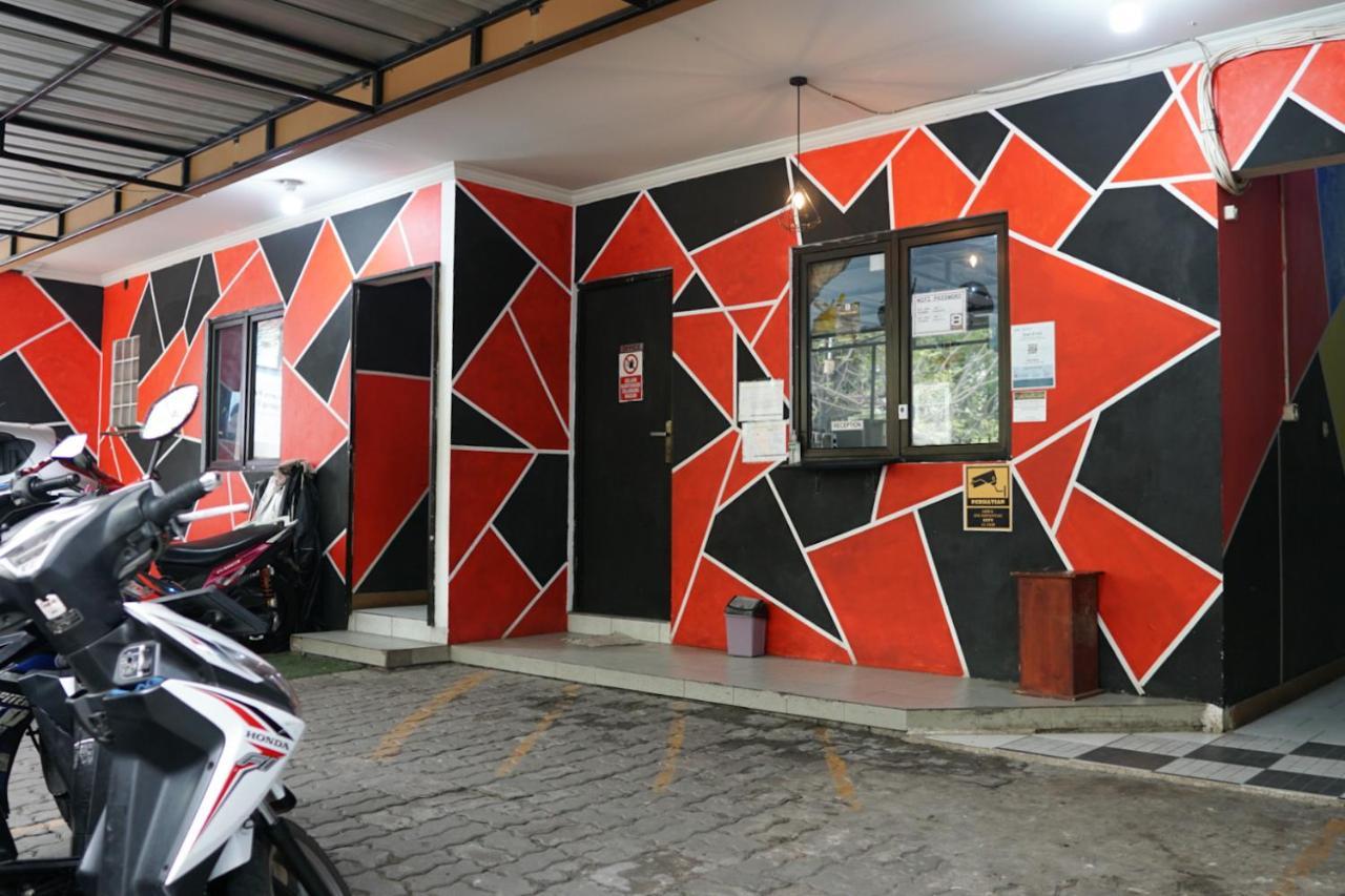 Cosmo Tanjung Duren Mitra Reddoorz Джакарта Екстериор снимка